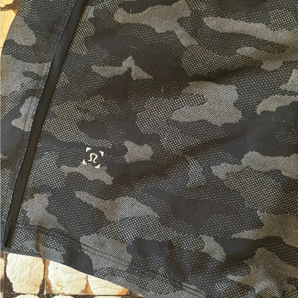 Lululemon Men’s Pace Breaker Linerless Camo Shorts - Picture 4 of 5